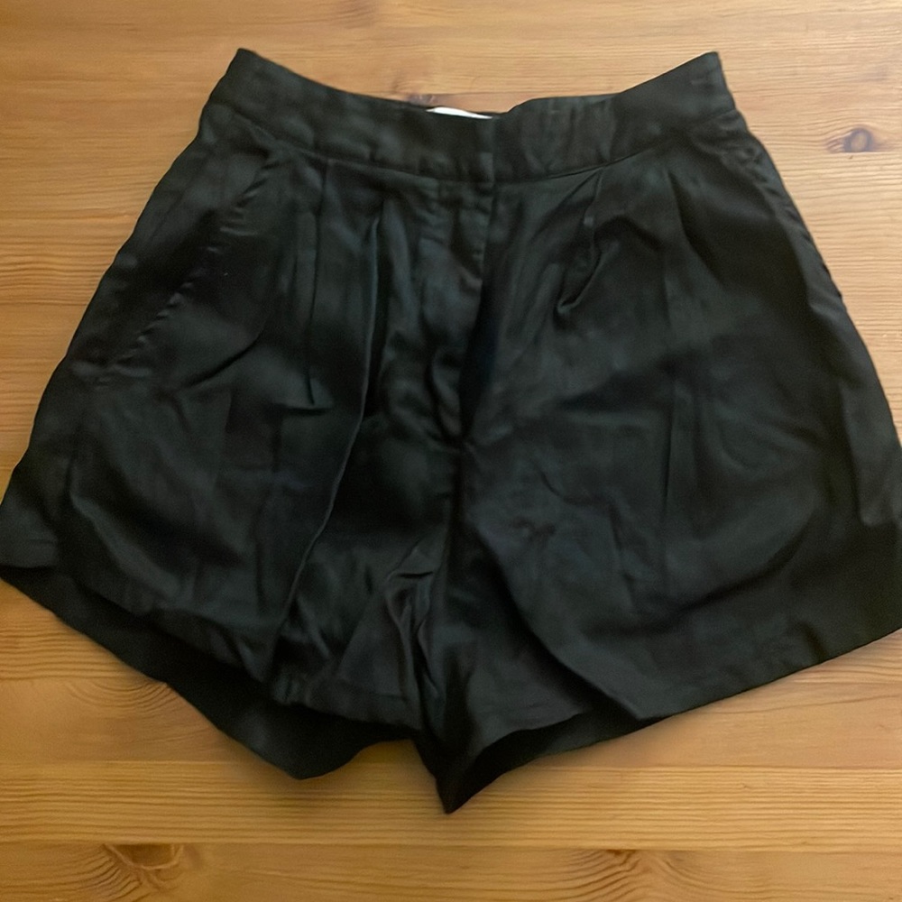 Dissh linen shorts